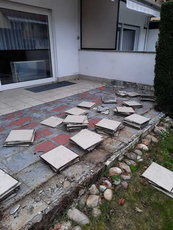 Terrassenfläche während der Sanierung – Fliesen Berisha Neulußheim
